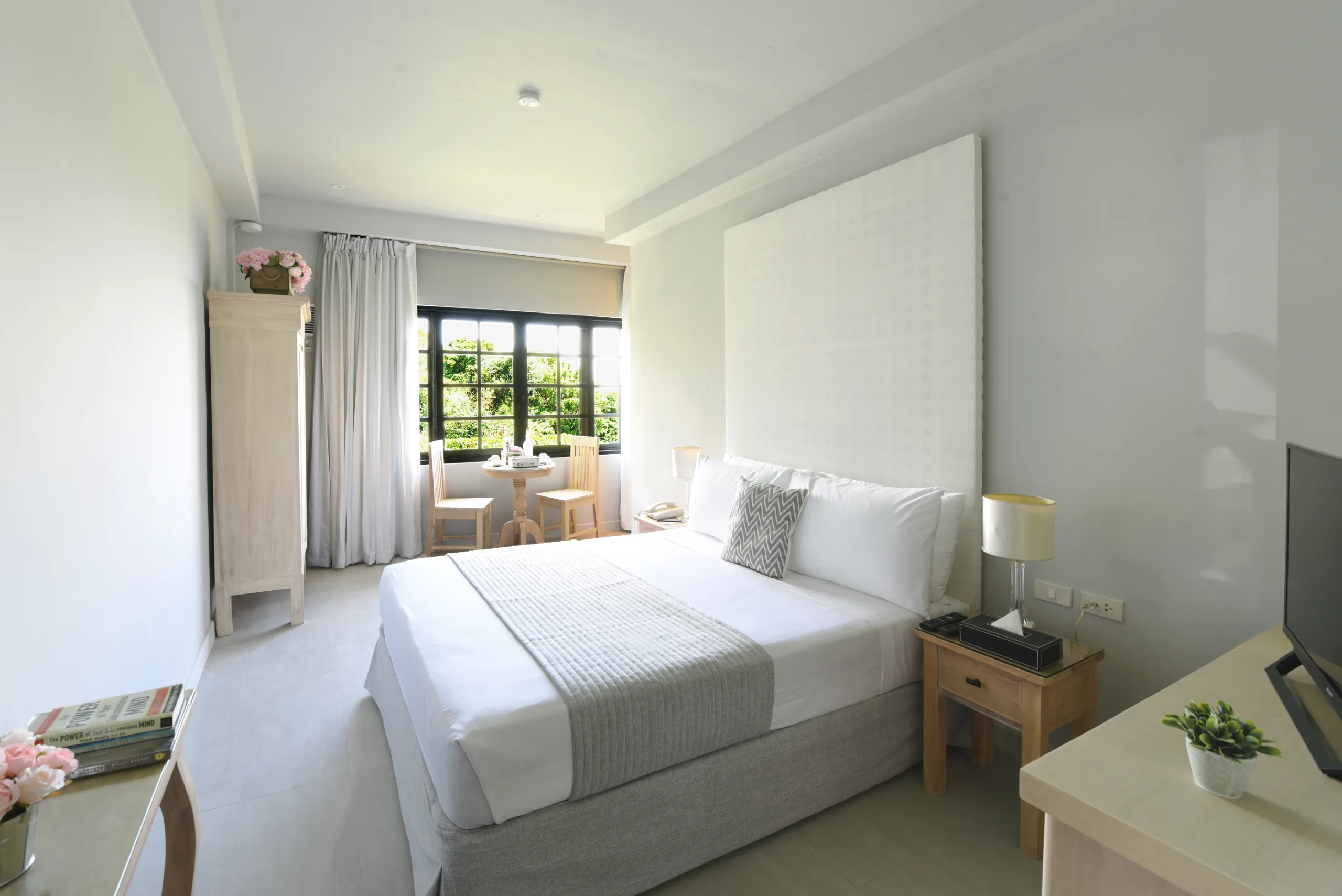 DELUXE ROOM